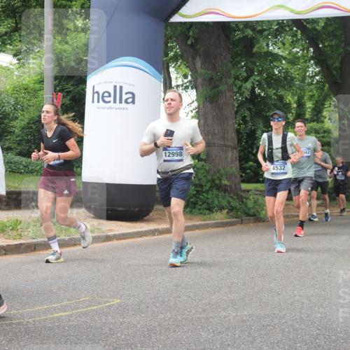 29.06.2025 - hella hamburg halbmarathon KatJ http://msf.ph/oto/8526550 29.06.2025 10:53:50 Zwischen KM18-KM19 2868, 3630, 4532, 5431 meine-sportfotos.de