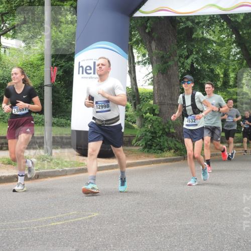 29.06.2025 - hella hamburg halbmarathon KatJ http://msf.ph/oto/8526563 29.06.2025 10:53:50 Zwischen KM18-KM19 2868, 3630, 4532, 5431 meine-sportfotos.de