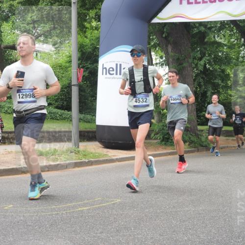 29.06.2025 - hella hamburg halbmarathon KatJ http://msf.ph/oto/8526583 29.06.2025 10:53:51 Zwischen KM18-KM19 2868, 3630, 4532, 5431 meine-sportfotos.de