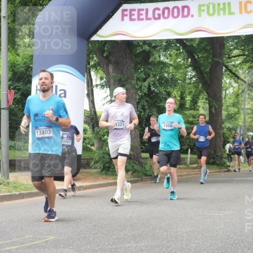 29.06.2025 - hella hamburg halbmarathon KatJ http://msf.ph/oto/8526680 29.06.2025 10:53:54 Zwischen KM18-KM19 1866, 3630, 4532, 5431 meine-sportfotos.de
