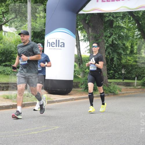 29.06.2025 - hella hamburg halbmarathon KatJ http://msf.ph/oto/8526853 29.06.2025 10:54:05 Zwischen KM18-KM19 1729, 3062, 3225, 4066, 6453 meine-sportfotos.de