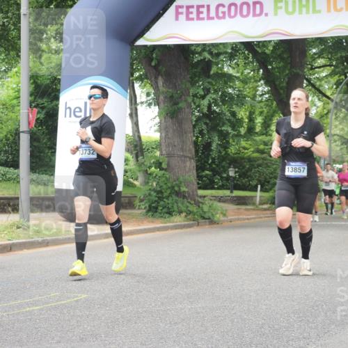 29.06.2025 - hella hamburg halbmarathon KatJ http://msf.ph/oto/8526876 29.06.2025 10:54:05 Zwischen KM18-KM19 1729, 3062, 3225, 4066, 6453 meine-sportfotos.de