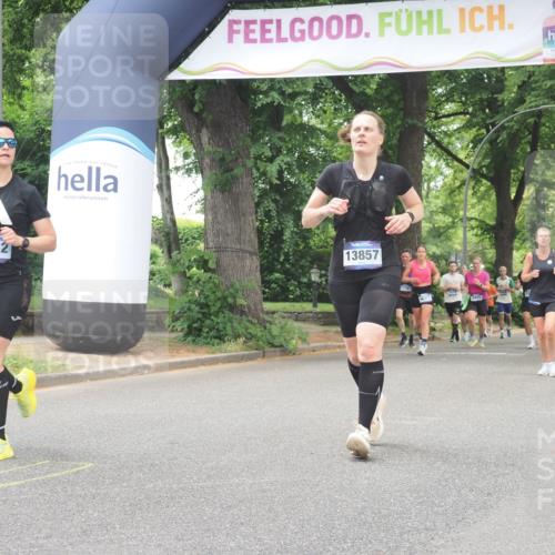 29.06.2025 - hella hamburg halbmarathon KatJ http://msf.ph/oto/8526892 29.06.2025 10:54:06 Zwischen KM18-KM19 1729, 3062, 3225, 4066, 6453 meine-sportfotos.de