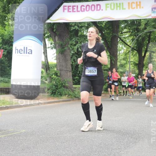 29.06.2025 - hella hamburg halbmarathon KatJ http://msf.ph/oto/8526899 29.06.2025 10:54:06 Zwischen KM18-KM19 1729, 3062, 3225, 4066, 6453 meine-sportfotos.de