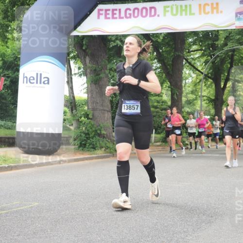 29.06.2025 - hella hamburg halbmarathon KatJ http://msf.ph/oto/8526902 29.06.2025 10:54:06 Zwischen KM18-KM19 1729, 3062, 3225, 4066, 6453 meine-sportfotos.de