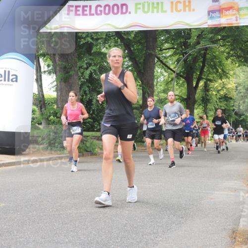 29.06.2025 - hella hamburg halbmarathon KatJ http://msf.ph/oto/8526929 29.06.2025 10:54:09 Zwischen KM18-KM19 1729, 2628, 3062, 5605 meine-sportfotos.de
