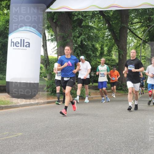 29.06.2025 - hella hamburg halbmarathon KatJ http://msf.ph/oto/8526999 29.06.2025 10:54:12 Zwischen KM18-KM19 2628, 5605, 8398 meine-sportfotos.de