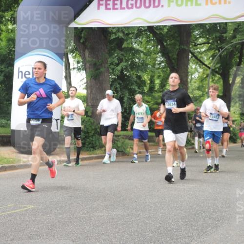 29.06.2025 - hella hamburg halbmarathon KatJ http://msf.ph/oto/8527022 29.06.2025 10:54:13 Zwischen KM18-KM19 2628, 4293, 5605, 8398 meine-sportfotos.de