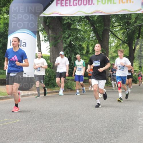 29.06.2025 - hella hamburg halbmarathon KatJ http://msf.ph/oto/8527026 29.06.2025 10:54:13 Zwischen KM18-KM19 2628, 4293, 5605, 8398 meine-sportfotos.de