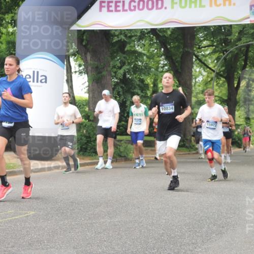29.06.2025 - hella hamburg halbmarathon KatJ http://msf.ph/oto/8527029 29.06.2025 10:54:13 Zwischen KM18-KM19 2628, 4293, 5605, 8398 meine-sportfotos.de