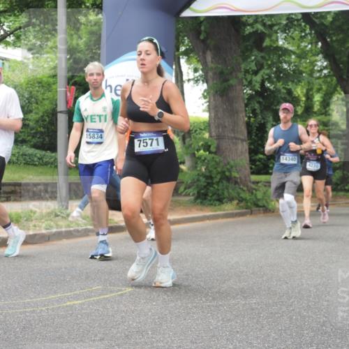 29.06.2025 - hella hamburg halbmarathon KatJ http://msf.ph/oto/8527079 29.06.2025 10:54:18 Zwischen KM18-KM19 2819, 3488, 4220, 4293, 7571, 8398 meine-sportfotos.de