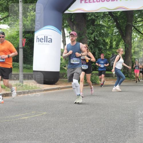 29.06.2025 - hella hamburg halbmarathon KatJ http://msf.ph/oto/8527119 29.06.2025 10:54:19 Zwischen KM18-KM19 2819, 3488, 4220, 4293, 7571 meine-sportfotos.de