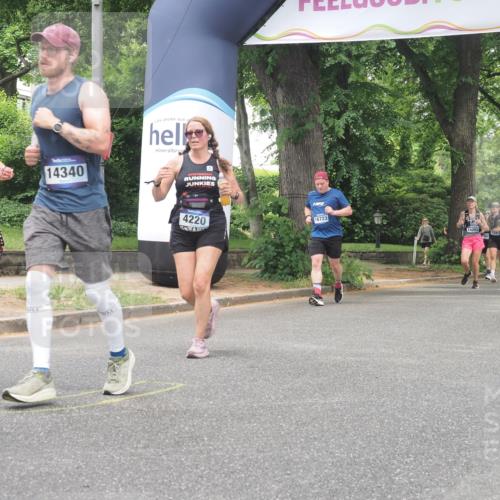 29.06.2025 - hella hamburg halbmarathon KatJ http://msf.ph/oto/8527133 29.06.2025 10:54:20 Zwischen KM18-KM19 2819, 3488, 4220, 4293, 7571 meine-sportfotos.de