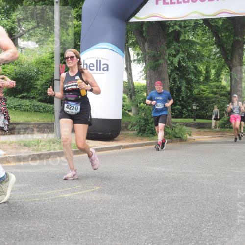 29.06.2025 - hella hamburg halbmarathon KatJ http://msf.ph/oto/8527149 29.06.2025 10:54:21 Zwischen KM18-KM19 2819, 3488, 4220, 4293, 7571 meine-sportfotos.de
