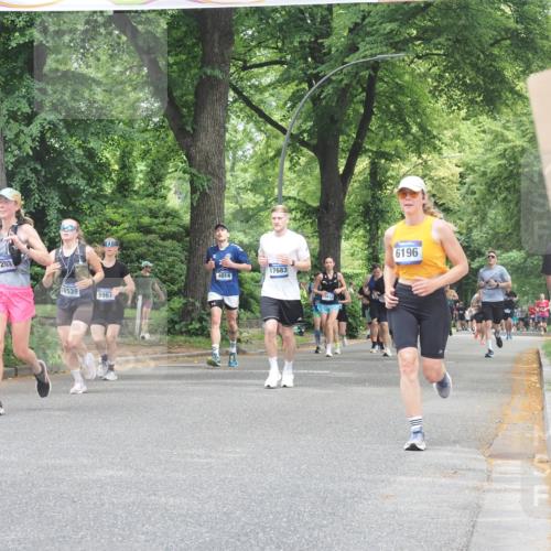 29.06.2025 - hella hamburg halbmarathon KatJ http://msf.ph/oto/8527162 29.06.2025 10:54:23 Zwischen KM18-KM19 2819, 3488, 4220, 6196, 7571 meine-sportfotos.de