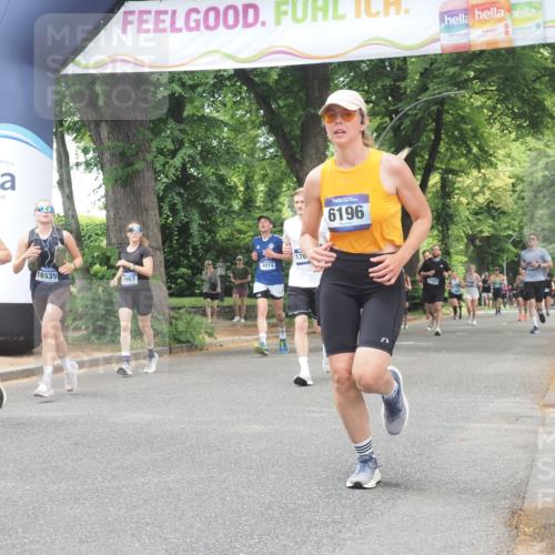 29.06.2025 - hella hamburg halbmarathon KatJ http://msf.ph/oto/8527177 29.06.2025 10:54:25 Zwischen KM18-KM19 3488, 4220, 6196 meine-sportfotos.de