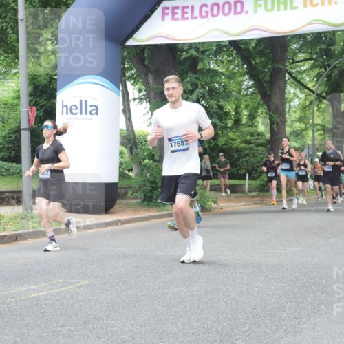 29.06.2025 - hella hamburg halbmarathon KatJ http://msf.ph/oto/8527195 29.06.2025 10:54:26 Zwischen KM18-KM19 3488, 6196 meine-sportfotos.de