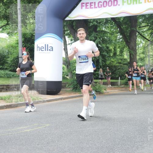 29.06.2025 - hella hamburg halbmarathon KatJ http://msf.ph/oto/8527200 29.06.2025 10:54:27 Zwischen KM18-KM19 6196 meine-sportfotos.de