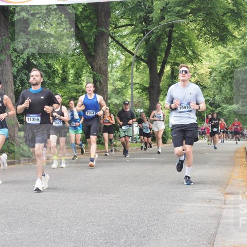 29.06.2025 - hella hamburg halbmarathon KatJ http://msf.ph/oto/8527226 29.06.2025 10:54:29 Zwischen KM18-KM19 2963, 4014, 6196 meine-sportfotos.de