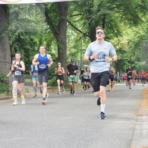 29.06.2025 - hella hamburg halbmarathon KatJ http://msf.ph/oto/8527235 29.06.2025 10:54:30 Zwischen KM18-KM19 2963, 2964, 4014, 5363, 6196 meine-sportfotos.de