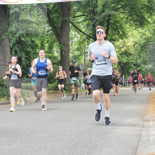 29.06.2025 - hella hamburg halbmarathon KatJ http://msf.ph/oto/8527238 29.06.2025 10:54:30 Zwischen KM18-KM19 2963, 2964, 4014, 5363, 6196 meine-sportfotos.de