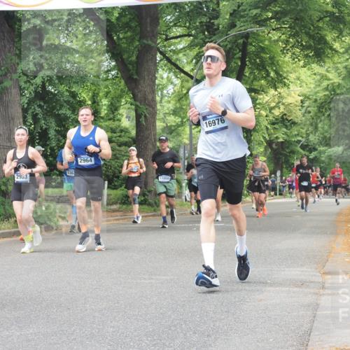 29.06.2025 - hella hamburg halbmarathon KatJ http://msf.ph/oto/8527241 29.06.2025 10:54:30 Zwischen KM18-KM19 2963, 2964, 4014, 5363, 6196 meine-sportfotos.de