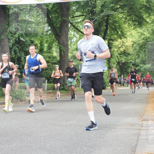 29.06.2025 - hella hamburg halbmarathon KatJ http://msf.ph/oto/8527244 29.06.2025 10:54:30 Zwischen KM18-KM19 2963, 2964, 4014, 5363, 6196 meine-sportfotos.de