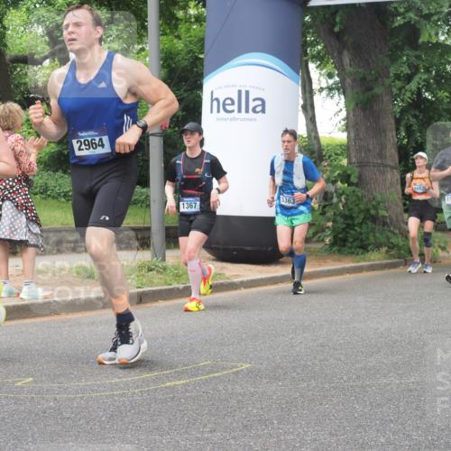 29.06.2025 - hella hamburg halbmarathon KatJ http://msf.ph/oto/8527253 29.06.2025 10:54:33 Zwischen KM18-KM19 1367, 2963, 2964, 4014, 5363 meine-sportfotos.de