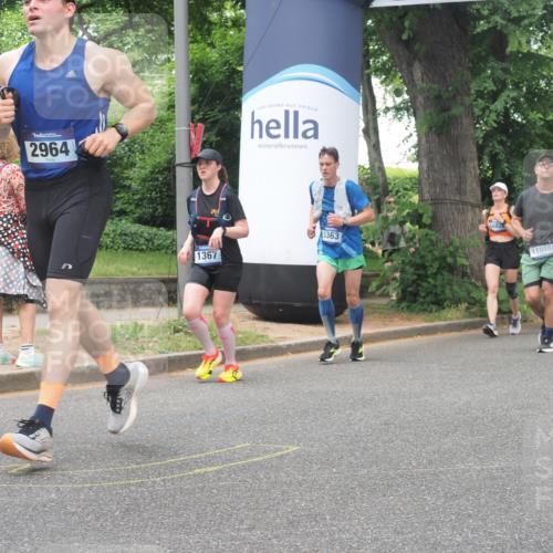 29.06.2025 - hella hamburg halbmarathon KatJ http://msf.ph/oto/8527258 29.06.2025 10:54:33 Zwischen KM18-KM19 1367, 2963, 2964, 4014, 5363 meine-sportfotos.de