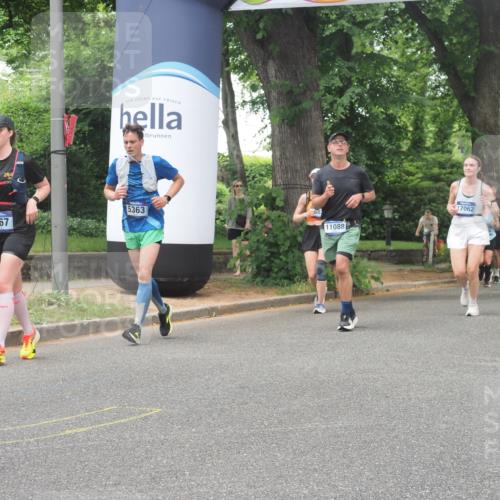 29.06.2025 - hella hamburg halbmarathon KatJ http://msf.ph/oto/8527268 29.06.2025 10:54:33 Zwischen KM18-KM19 1367, 2963, 2964, 4014, 5363 meine-sportfotos.de