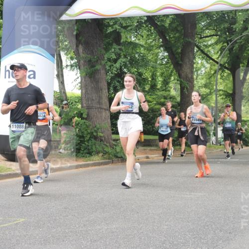 29.06.2025 - hella hamburg halbmarathon KatJ http://msf.ph/oto/8527290 29.06.2025 10:54:35 Zwischen KM18-KM19 1367, 2963, 2964, 4014, 5363 meine-sportfotos.de