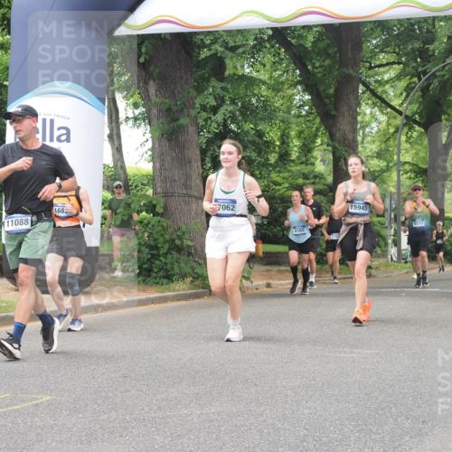 29.06.2025 - hella hamburg halbmarathon KatJ http://msf.ph/oto/8527295 29.06.2025 10:54:35 Zwischen KM18-KM19 1367, 2963, 2964, 4014, 5363 meine-sportfotos.de