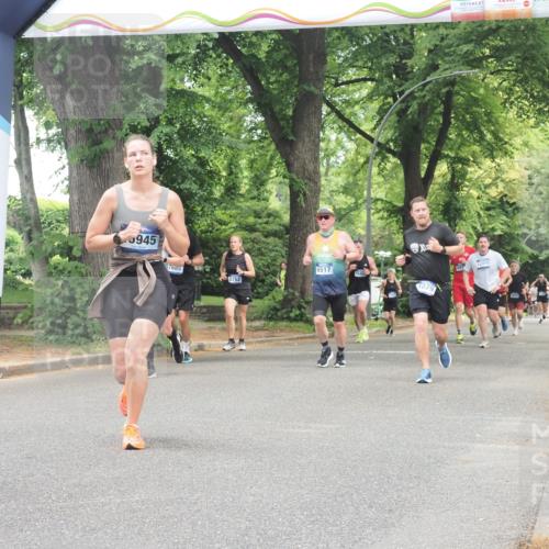 29.06.2025 - hella hamburg halbmarathon KatJ http://msf.ph/oto/8527328 29.06.2025 10:54:36 Zwischen KM18-KM19 1079, 1367, 2963, 2964, 4014, 5363 meine-sportfotos.de
