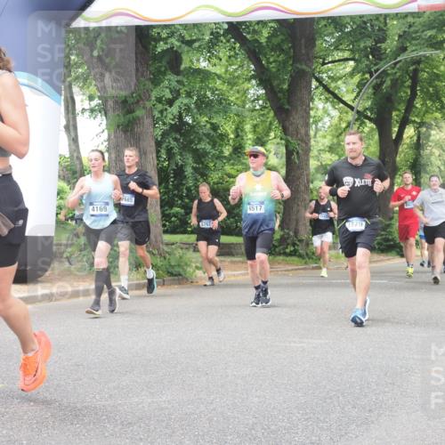 29.06.2025 - hella hamburg halbmarathon KatJ http://msf.ph/oto/8527346 29.06.2025 10:54:37 Zwischen KM18-KM19 1079, 1367, 2963, 2964, 5363, 6517 meine-sportfotos.de
