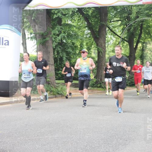 29.06.2025 - hella hamburg halbmarathon KatJ http://msf.ph/oto/8527351 29.06.2025 10:54:38 Zwischen KM18-KM19 1079, 1367, 2964, 4169, 5363, 5762, 6517 meine-sportfotos.de