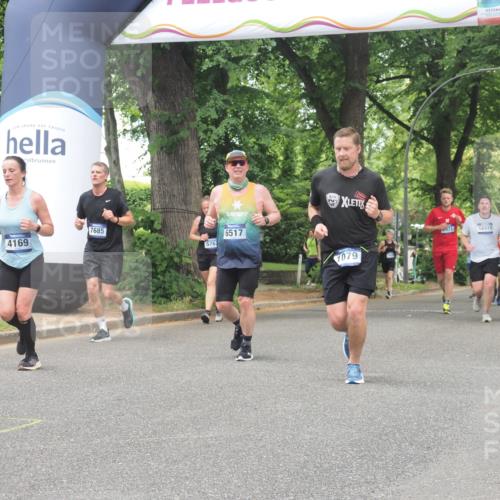 29.06.2025 - hella hamburg halbmarathon KatJ http://msf.ph/oto/8527365 29.06.2025 10:54:38 Zwischen KM18-KM19 1079, 1367, 2964, 4169, 5363, 5762, 6517 meine-sportfotos.de