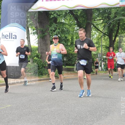 29.06.2025 - hella hamburg halbmarathon KatJ http://msf.ph/oto/8527371 29.06.2025 10:54:38 Zwischen KM18-KM19 1079, 1367, 2964, 4169, 5363, 5762, 6517 meine-sportfotos.de
