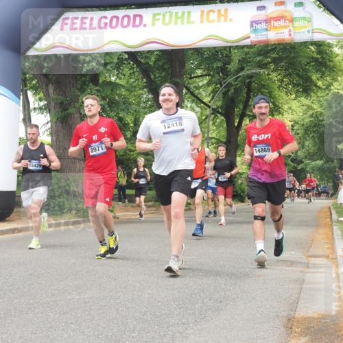 29.06.2025 - hella hamburg halbmarathon KatJ http://msf.ph/oto/8527418 29.06.2025 10:54:42 Zwischen KM18-KM19 1079, 4169, 5762, 6517, 7685 meine-sportfotos.de