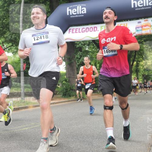 29.06.2025 - hella hamburg halbmarathon KatJ http://msf.ph/oto/8527461 29.06.2025 10:54:43 Zwischen KM18-KM19 1079, 4169, 4666, 5762, 6517, 7685 meine-sportfotos.de