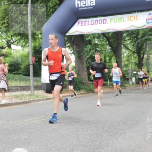 29.06.2025 - hella hamburg halbmarathon KatJ http://msf.ph/oto/8527465 29.06.2025 10:54:44 Zwischen KM18-KM19 1079, 4169, 4666, 5762, 6517, 7685 meine-sportfotos.de