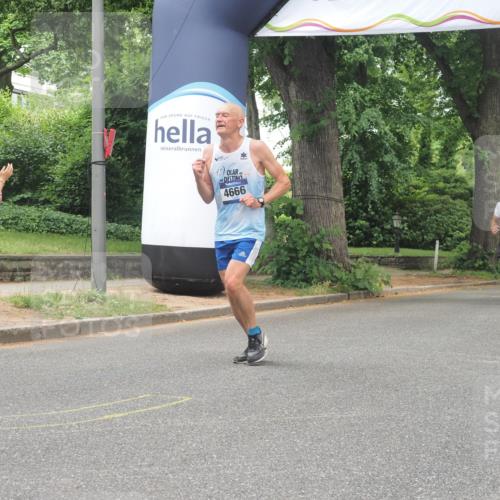 29.06.2025 - hella hamburg halbmarathon KatJ http://msf.ph/oto/8527504 29.06.2025 10:54:47 Zwischen KM18-KM19 4666, 7685, 8279 meine-sportfotos.de