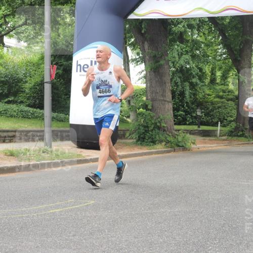 29.06.2025 - hella hamburg halbmarathon KatJ http://msf.ph/oto/8527508 29.06.2025 10:54:47 Zwischen KM18-KM19 4666, 7685, 8279 meine-sportfotos.de