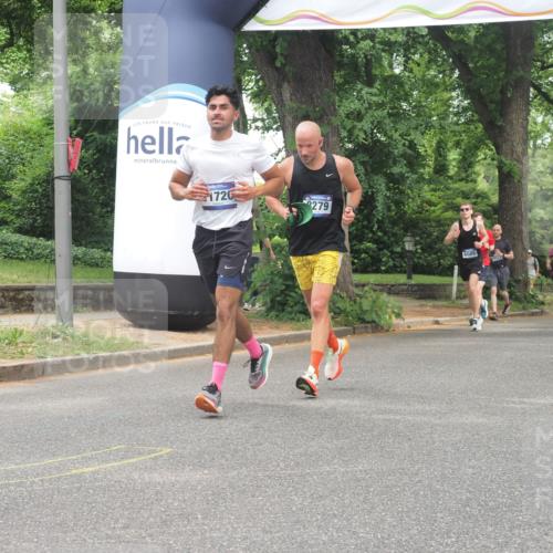 29.06.2025 - hella hamburg halbmarathon KatJ http://msf.ph/oto/8527534 29.06.2025 10:54:50 Zwischen KM18-KM19 4666, 8279 meine-sportfotos.de