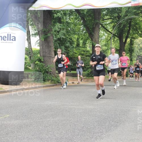 29.06.2025 - hella hamburg halbmarathon KatJ http://msf.ph/oto/8527544 29.06.2025 10:54:51 Zwischen KM18-KM19 4666, 8279 meine-sportfotos.de