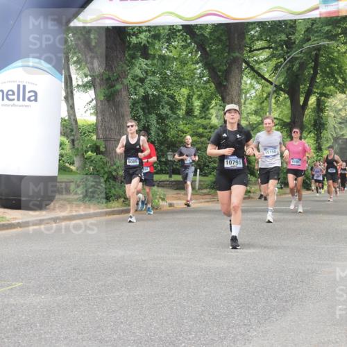 29.06.2025 - hella hamburg halbmarathon KatJ http://msf.ph/oto/8527554 29.06.2025 10:54:51 Zwischen KM18-KM19 4666, 8279 meine-sportfotos.de