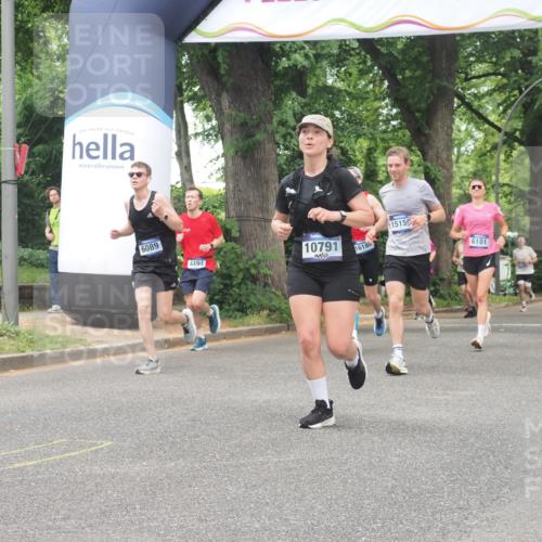 29.06.2025 - hella hamburg halbmarathon KatJ http://msf.ph/oto/8527585 29.06.2025 10:54:52 Zwischen KM18-KM19 4494, 8279 meine-sportfotos.de