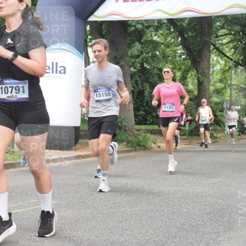 29.06.2025 - hella hamburg halbmarathon KatJ http://msf.ph/oto/8527609 29.06.2025 10:54:54 Zwischen KM18-KM19 4494, 6089, 6181, 8279 meine-sportfotos.de