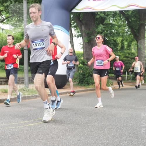 29.06.2025 - hella hamburg halbmarathon KatJ http://msf.ph/oto/8527630 29.06.2025 10:54:54 Zwischen KM18-KM19 4494, 6089, 6181, 8279 meine-sportfotos.de