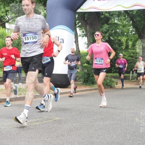 29.06.2025 - hella hamburg halbmarathon KatJ http://msf.ph/oto/8527635 29.06.2025 10:54:54 Zwischen KM18-KM19 4494, 6089, 6181, 8279 meine-sportfotos.de