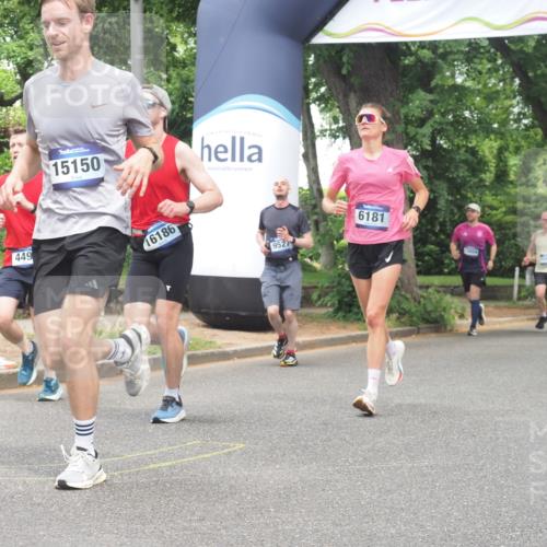 29.06.2025 - hella hamburg halbmarathon KatJ http://msf.ph/oto/8527640 29.06.2025 10:54:54 Zwischen KM18-KM19 4494, 6089, 6181, 8279 meine-sportfotos.de